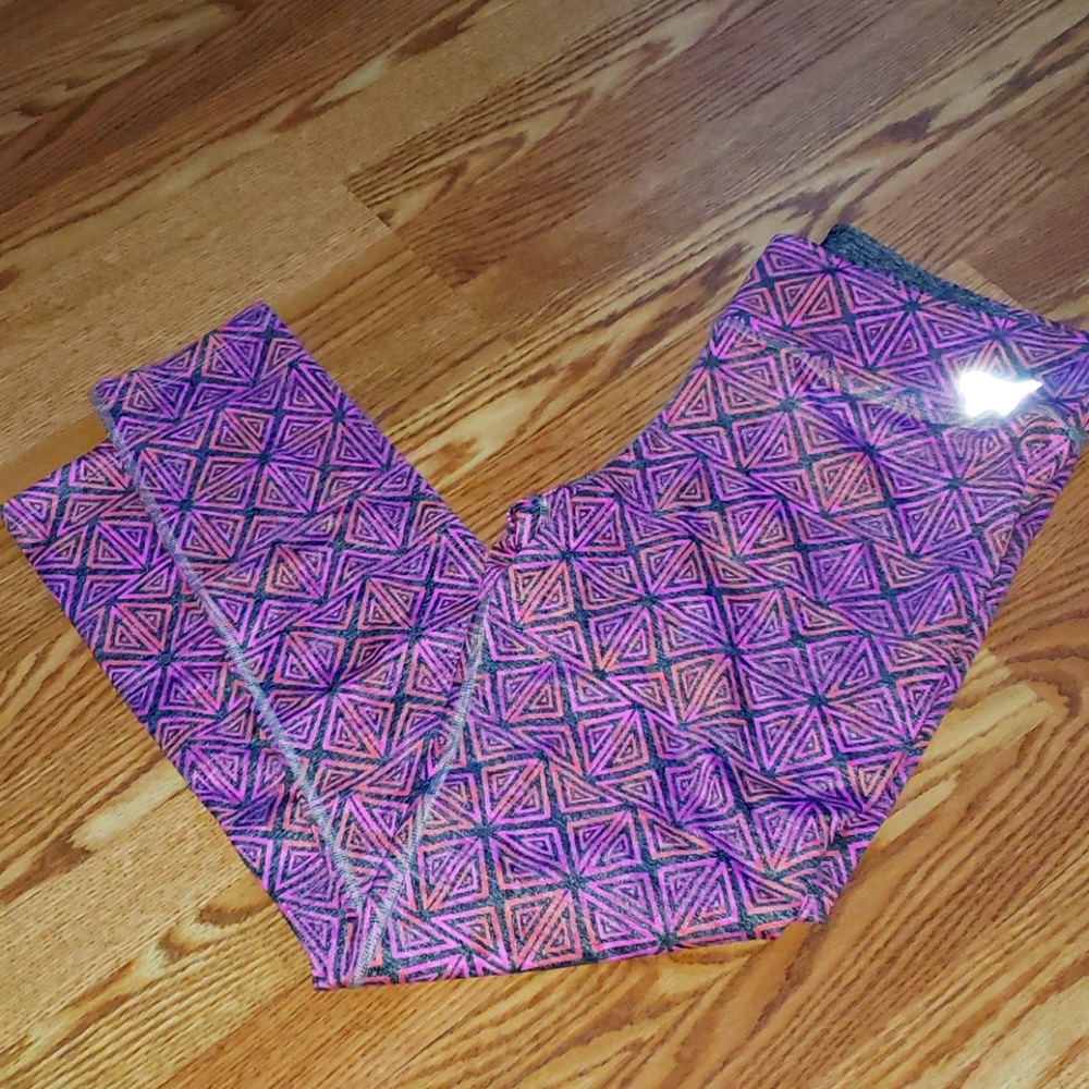 VS Pink 7/8 Yoga Pants L